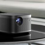 今すぐGETしたい！手軽に映画やスポーツ観戦ができるカジュアルプロジェクターが人気！