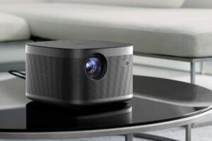 今すぐGETしたい！手軽に映画やスポーツ観戦ができるカジュアルプロジェクターが人気！