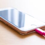 スマホの充電方法が原因？火災事故の防止には何をすべき？