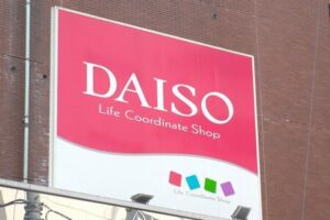 昭和レトロなデザインに一目惚れ！暑い季節にピッタリのミニ扇風機でデスク作業を快適に！