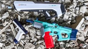 令和の水遊び。電動ウォーターガンの魅力にハマる！水遊びがパワーアップ