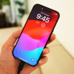 これマジ困るやつ。複数ユーザーが報告する『iPhone 15』の高熱問題が話題に