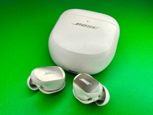 ボーズの最新イヤホン「QC Ultra Earbuds」の性能が大幅進化！これは嬉しい