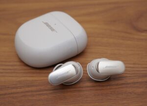 ボーズ最新イヤホン「QC Ultra Earbuds」のレビュー！圧倒的な没入感を体験しよう
