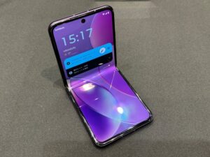 モトローラが「razr 40」を発表！直販価格は12万5800円、ソフトバンクで一括9万円台で販売