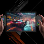 デカい…デカいぞぉ！ポータブルゲーミングPC『ONEXPLAYER X1』が大画面でのゲームプレイを実現