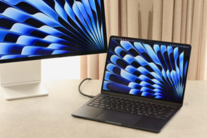 M3搭載『MacBook Air』の軽さと速さに驚く！学生や新社会人だけじゃなく、いろんな人にオススメの一台