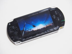 【時の流れ】ソニーの「PSP」がリリース20周年になっていた事にビビる